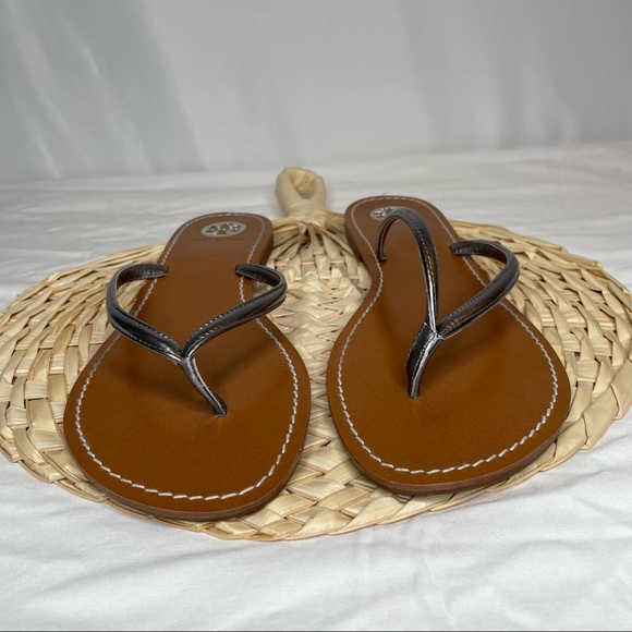 NEW Tory Burch Abitha Flip Flop Sandals 11 Pewter Mirror Metallic Leather Silver - Picture 10 of 10